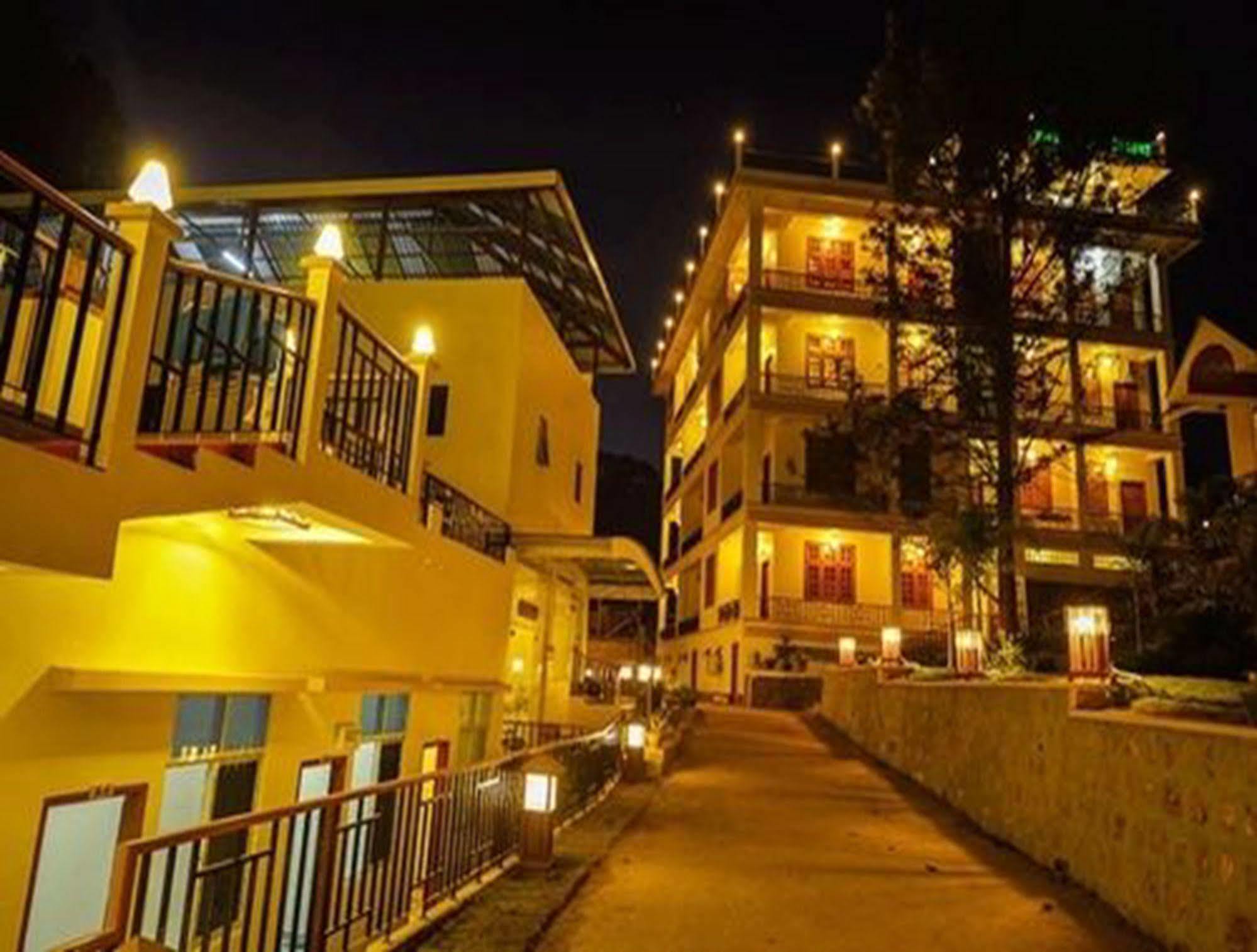 Pine Hill Resort Калау Екстериор снимка